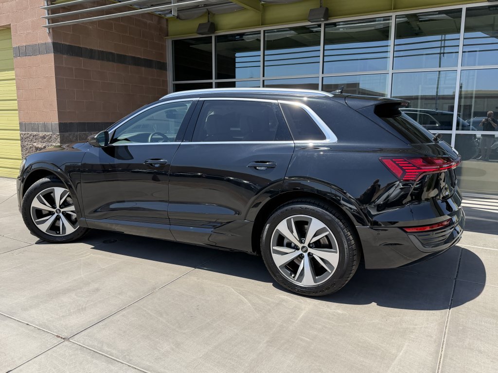 Used 2024 Audi Q8 e-tron Premium Plus w/ Premium Plus Package AWD/4WD image 5