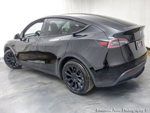 Used 2024 Tesla Model Y Long Range image 8