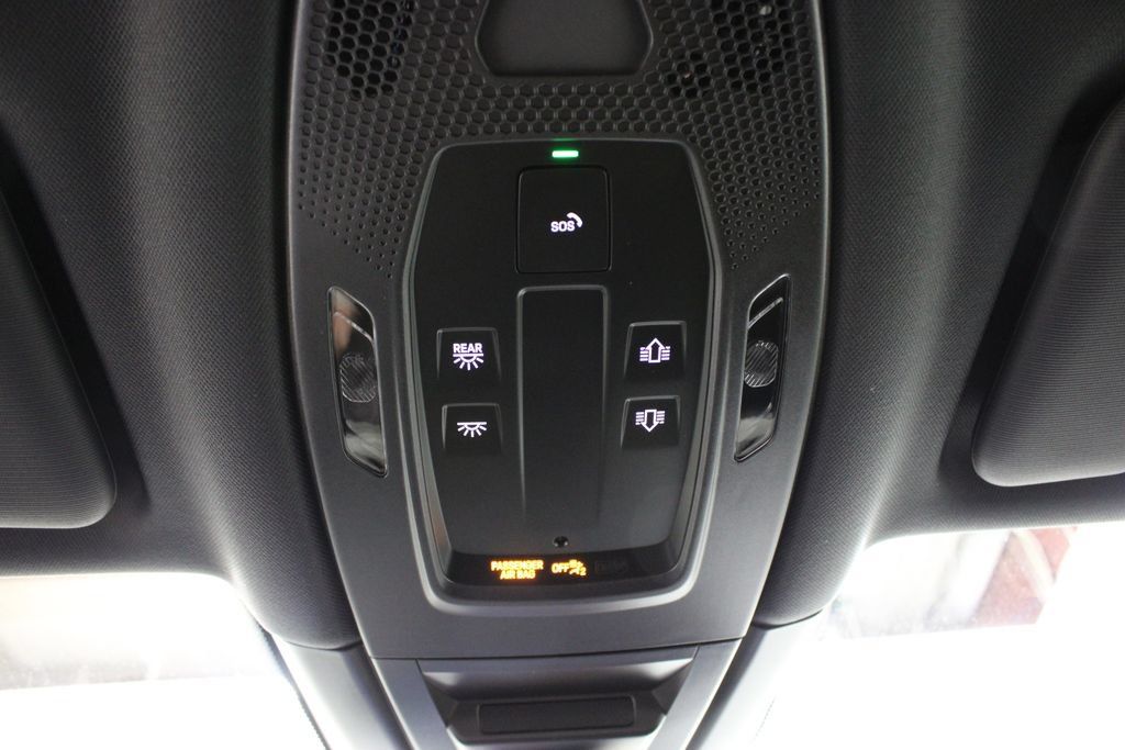 Used 2025 Porsche Cayenne S AWD/4WD image 39