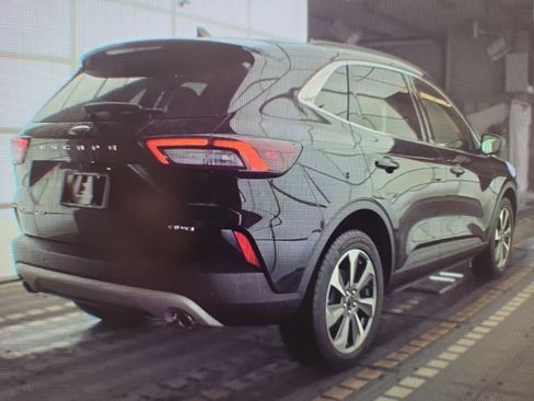 Used 2023 Ford Escape Platinum AWD/4WD image 3