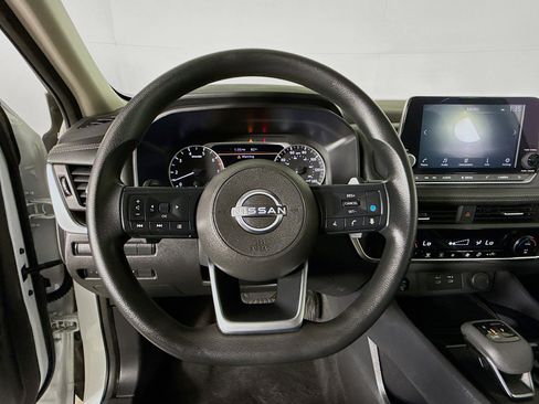 Used 2024 Nissan Rogue SV FWD image 11