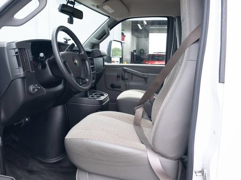 Used 2020 Chevrolet Express 3500 RWD image 8