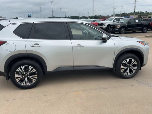 Used 2023 Nissan Rogue SV AWD/4WD image 2