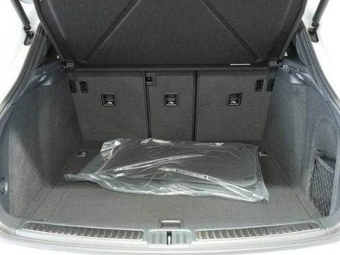 New 2025 Porsche Macan image 28