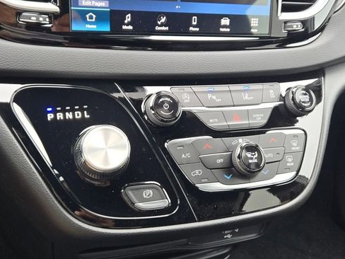 New 2026 Chrysler Voyager LX image 25