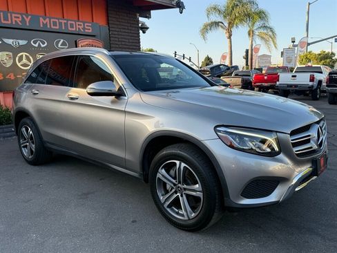 Used 2019 Mercedes-Benz GLC 300 w/ Premium Package image 16