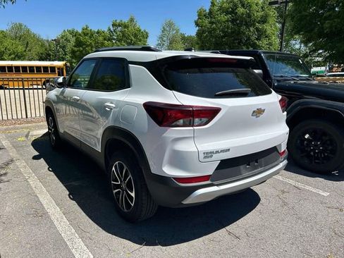 Used 2025 Chevrolet TrailBlazer LT image 2