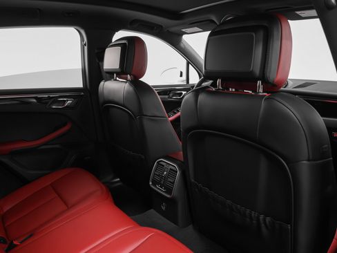 Certified 2026 Porsche Macan AWD/4WD image 27