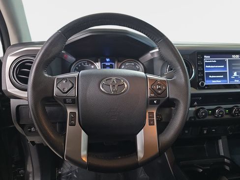 Used 2020 Toyota Tacoma SR5 RWD image 19