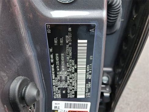 Certified 2023 Toyota Highlander XLE image 28