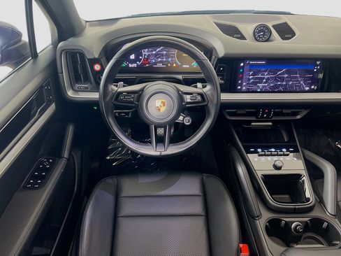 Used 2024 Porsche Cayenne image 24