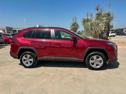Used 2025 Toyota RAV4 XLE FWD image 2