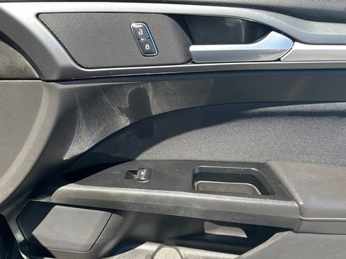 Used 2016 Ford Fusion SE FWD image 12