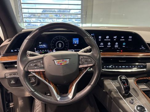 Used 2021 Cadillac Escalade ESV Premium Luxury image 31