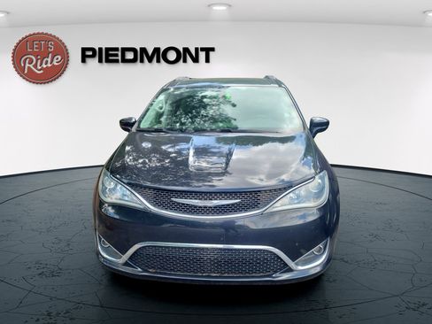 Used 2017 Chrysler Pacifica Touring-L FWD image 3