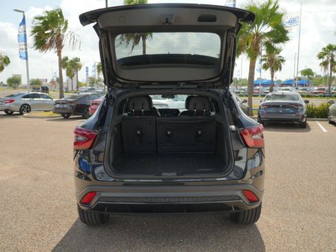 Used 2024 Chevrolet Trax RS w/ Sunroof Package FWD image 12