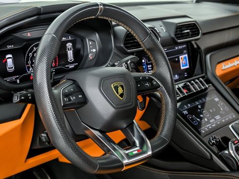 Used 2022 Lamborghini Urus AWD/4WD image 26