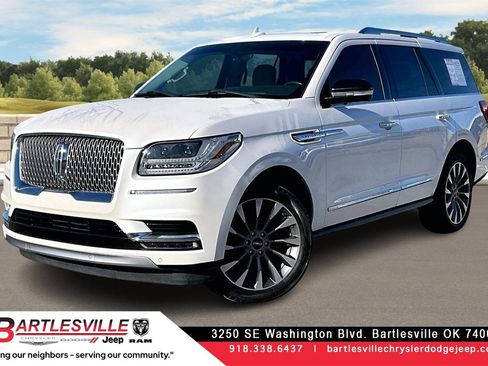 Used 2019 Lincoln Navigator Select image 1