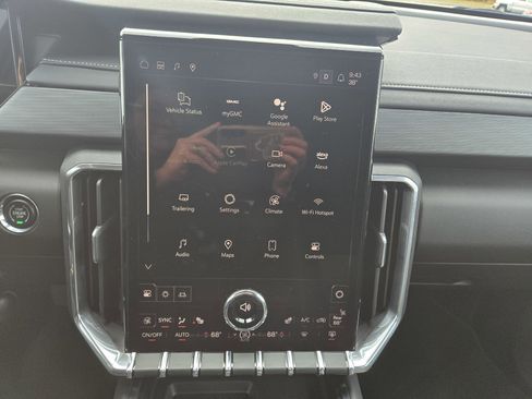 Used 2025 GMC Acadia Elevation image 23