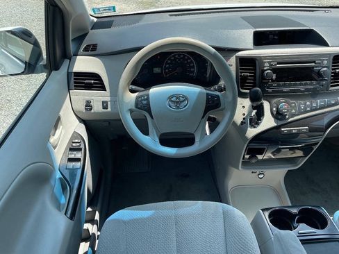 Used 2014 Toyota Sienna LE FWD image 14