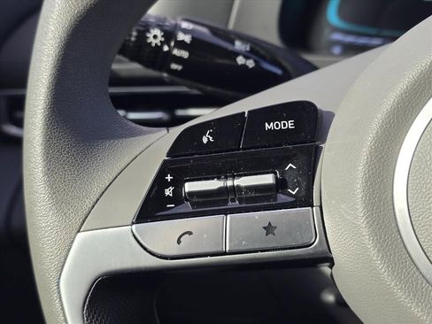 Used 2025 Hyundai Elantra Blue image 16