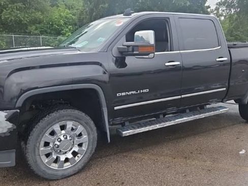 Used 2016 GMC Sierra 2500 Denali w/ Duramax Plus Package AWD/4WD image 1