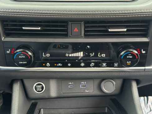 Used 2023 Nissan Rogue SV w/ SV Premium B Package FWD image 25