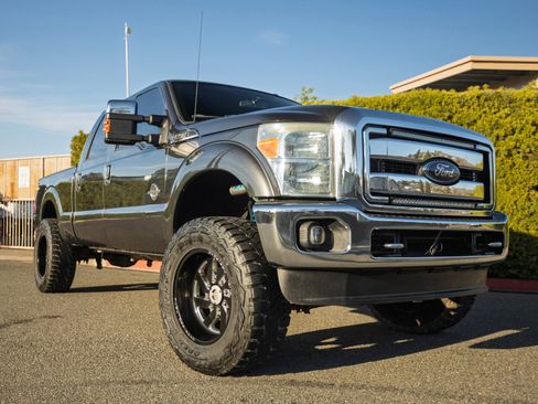 Used 2016 Ford F250 Lariat w/ Lariat Ultimate Package image 3