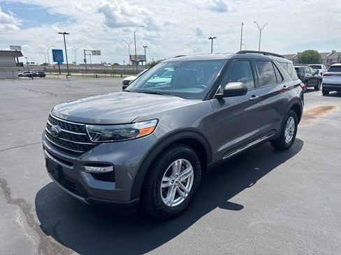 Used 2024 Ford Explorer XLT w/ Equipment Group 202A AWD/4WD image 9