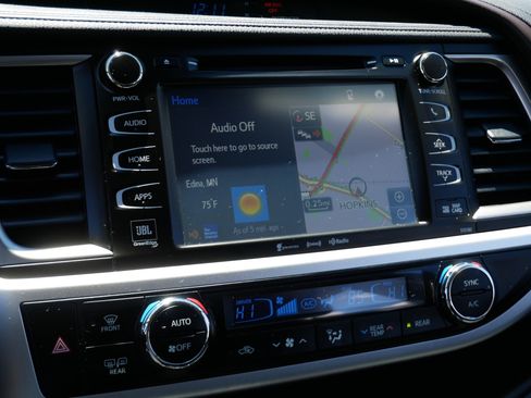 Used 2017 Toyota Highlander Limited Platinum AWD/4WD image 22