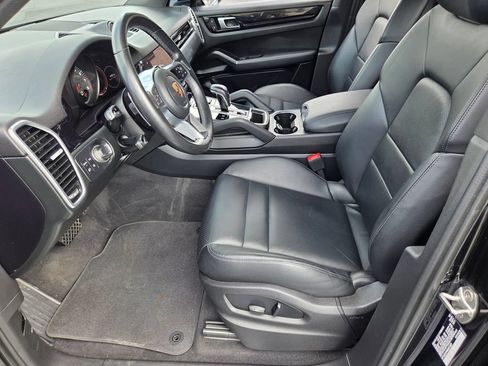Used 2022 Porsche Cayenne AWD/4WD image 9