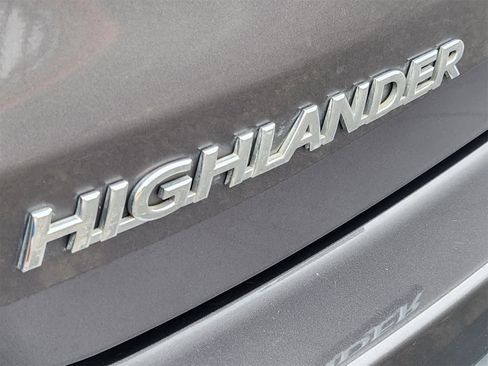 Used 2016 Toyota Highlander XLE image 12