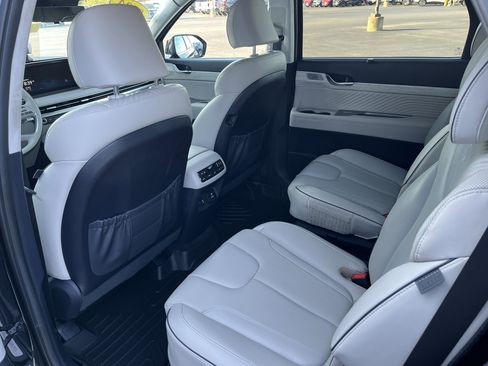 Used 2024 Hyundai Palisade Calligraphy image 3