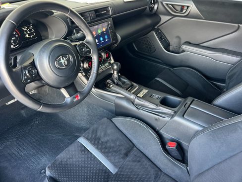 Used 2024 Toyota GR86 Premium RWD image 10