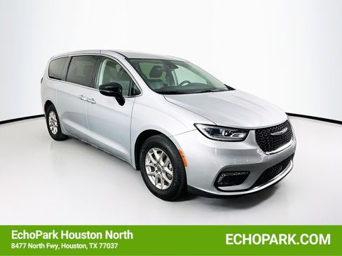 Used 2024 Chrysler Pacifica Touring-L image 1