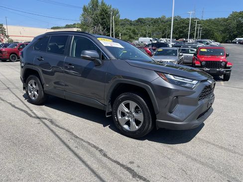 Used 2025 Toyota RAV4 XLE AWD/4WD image 6