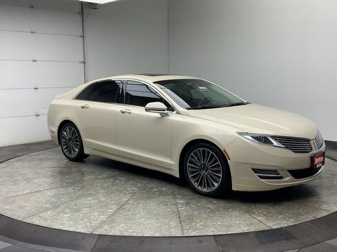 Used 2014 Lincoln MKZ image 2