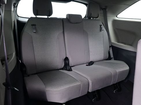 Used 2024 Toyota Sienna LE image 17