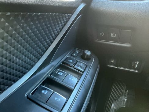 Used 2018 Toyota C-HR XLE image 17