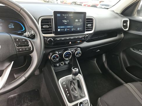 Used 2025 Hyundai Venue SEL FWD image 20
