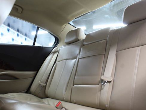 Used 2013 Buick LaCrosse Leather w/ Driver Confidence Package FWD image 17