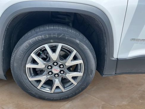 Used 2023 GMC Acadia SLT FWD image 14