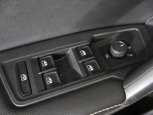 Used 2024 Volkswagen Tiguan S image 36