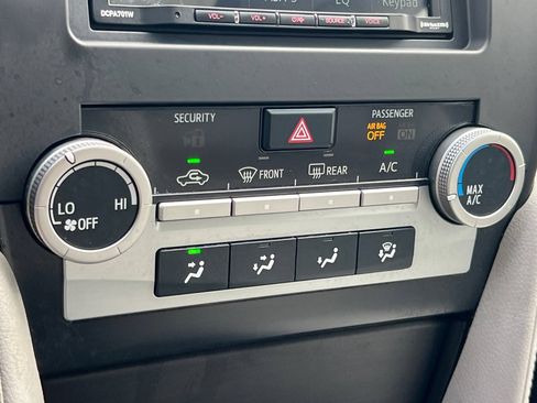 Used 2012 Toyota Camry LE FWD image 19