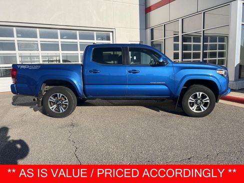 Used 2016 Toyota Tacoma TRD Sport image 16