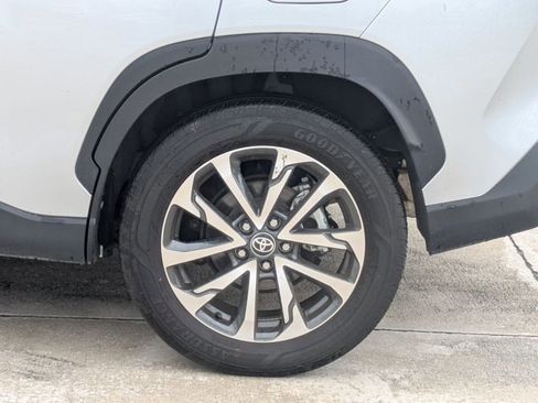 Used 2023 Toyota Corolla Cross XLE w/ Convenience Package image 15