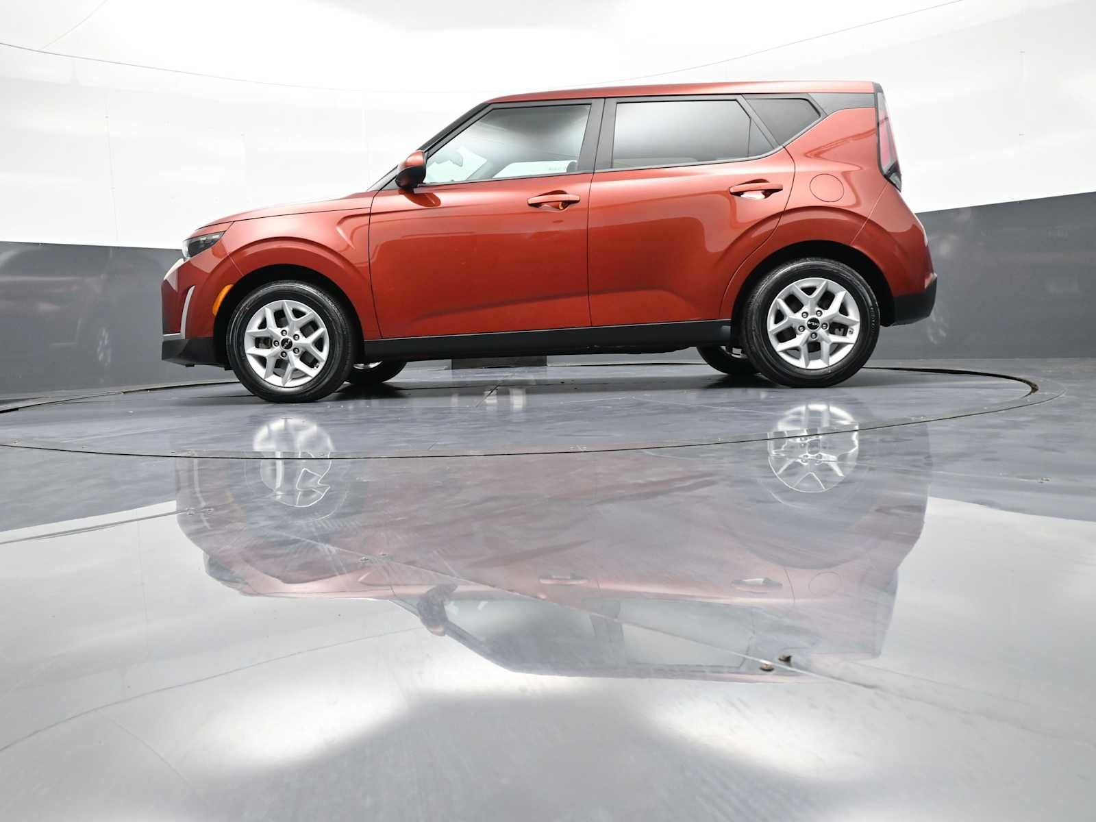 Certified 2023 Kia Soul LX w/ Option Group 015 FWD image 32