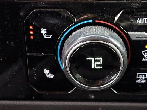 Used 2023 Chevrolet Silverado 1500 LT image 18