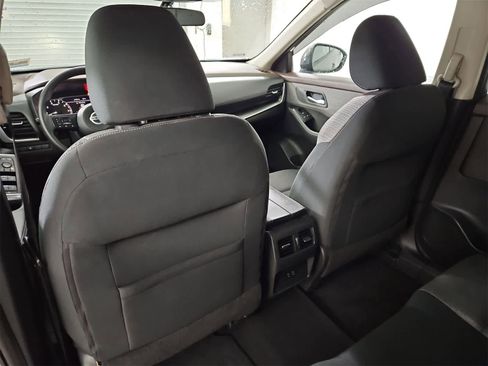 Used 2021 Nissan Rogue SV image 18