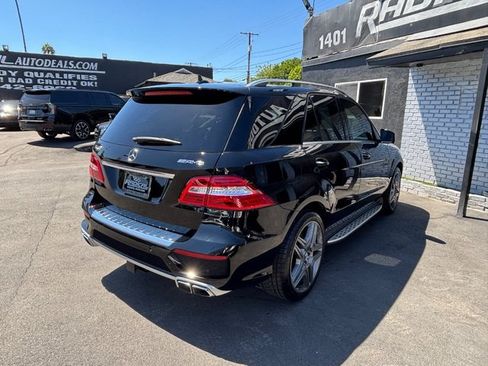 Used 2015 Mercedes-Benz ML 63 AMG 4MATIC w/ AMG Performance Package image 31